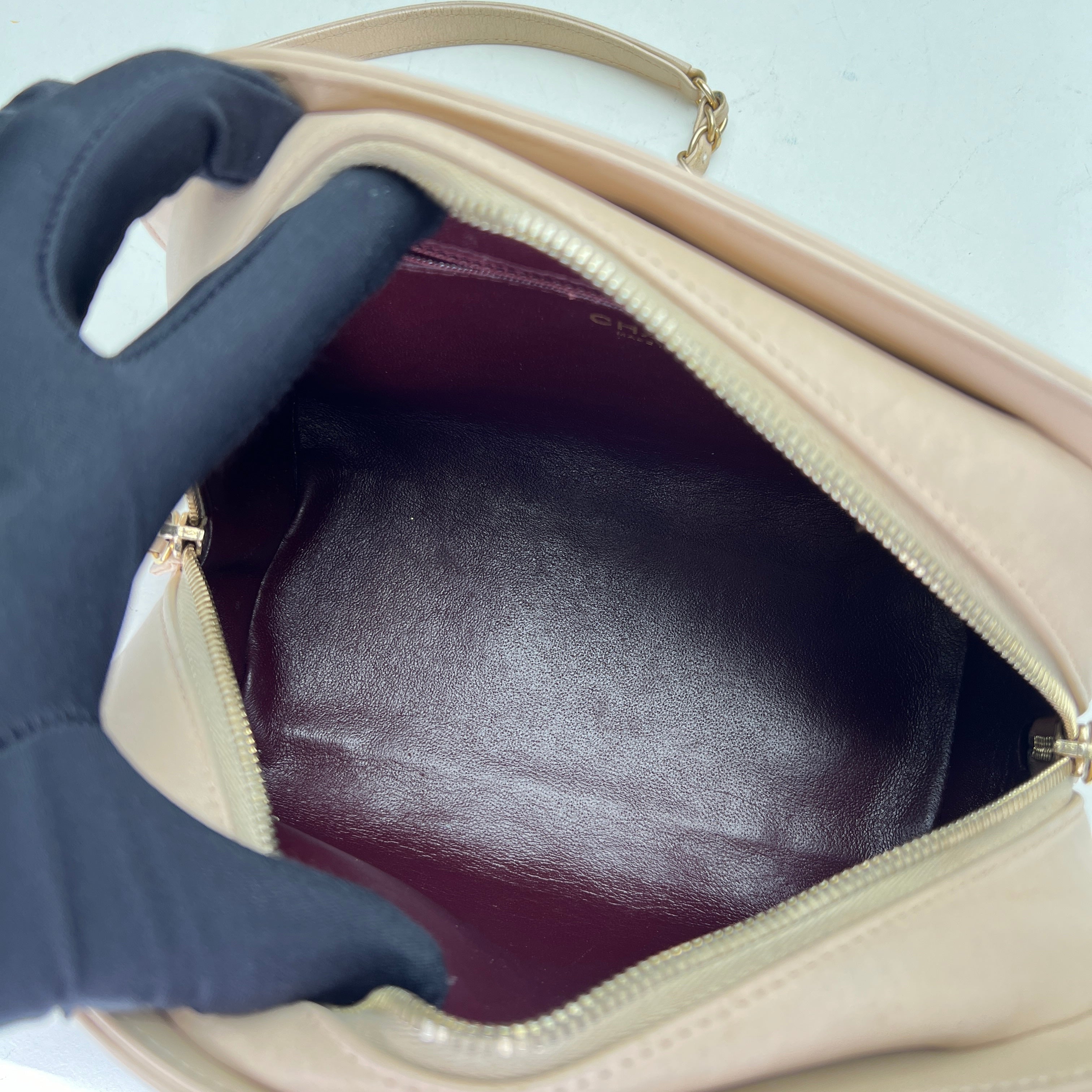 Zip Around Quilted Beige Shoulder Bag in Lambskin, Gold hardware - Image 12